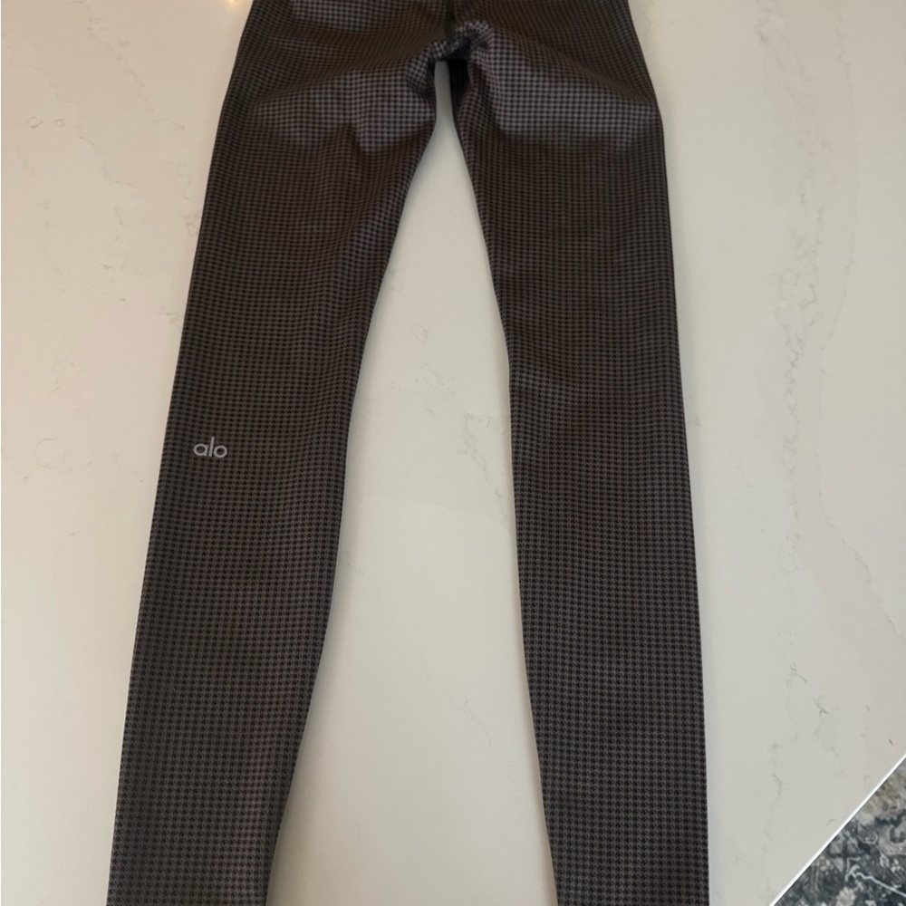 Alo Yoga Houndtooth High-Waisted Brown Leggings - Picture 10 of 10